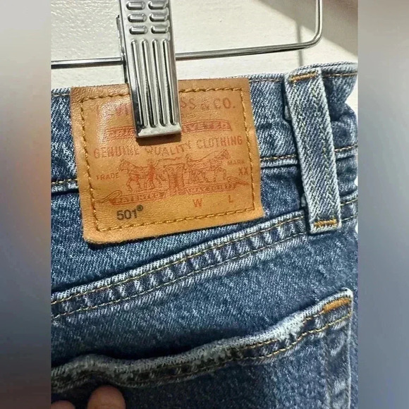 LEVIS 501 Distressed High Rise Straight Leg Jeans size 29” inseam 28” - Picture 4 of 7